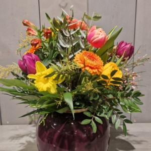 Frühlingsstrauß inkl. moderner Metallvase